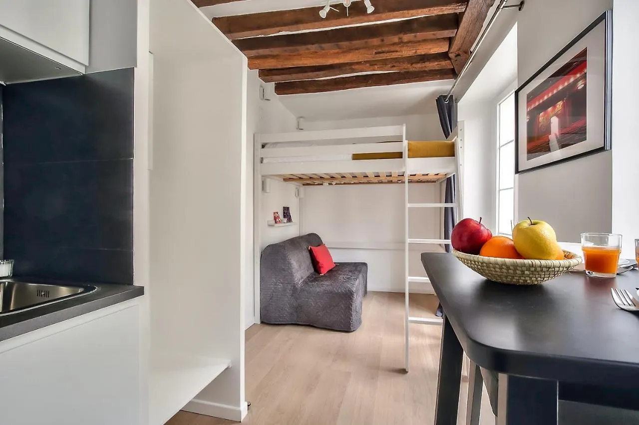 Lovely Mezzanine Studio In The Heart Of Paris 3M location