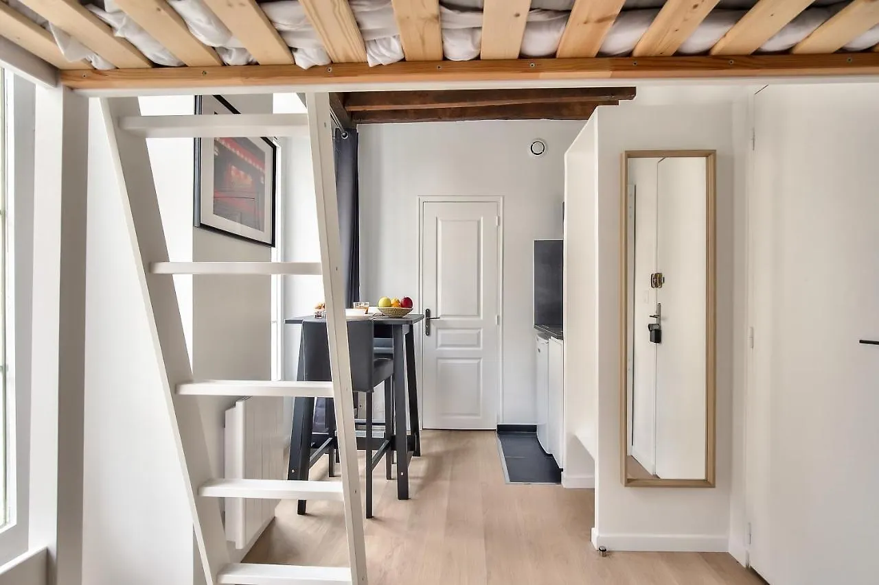 Apartment Lovely Mezzanine Studio In The Heart Of Paris 3M