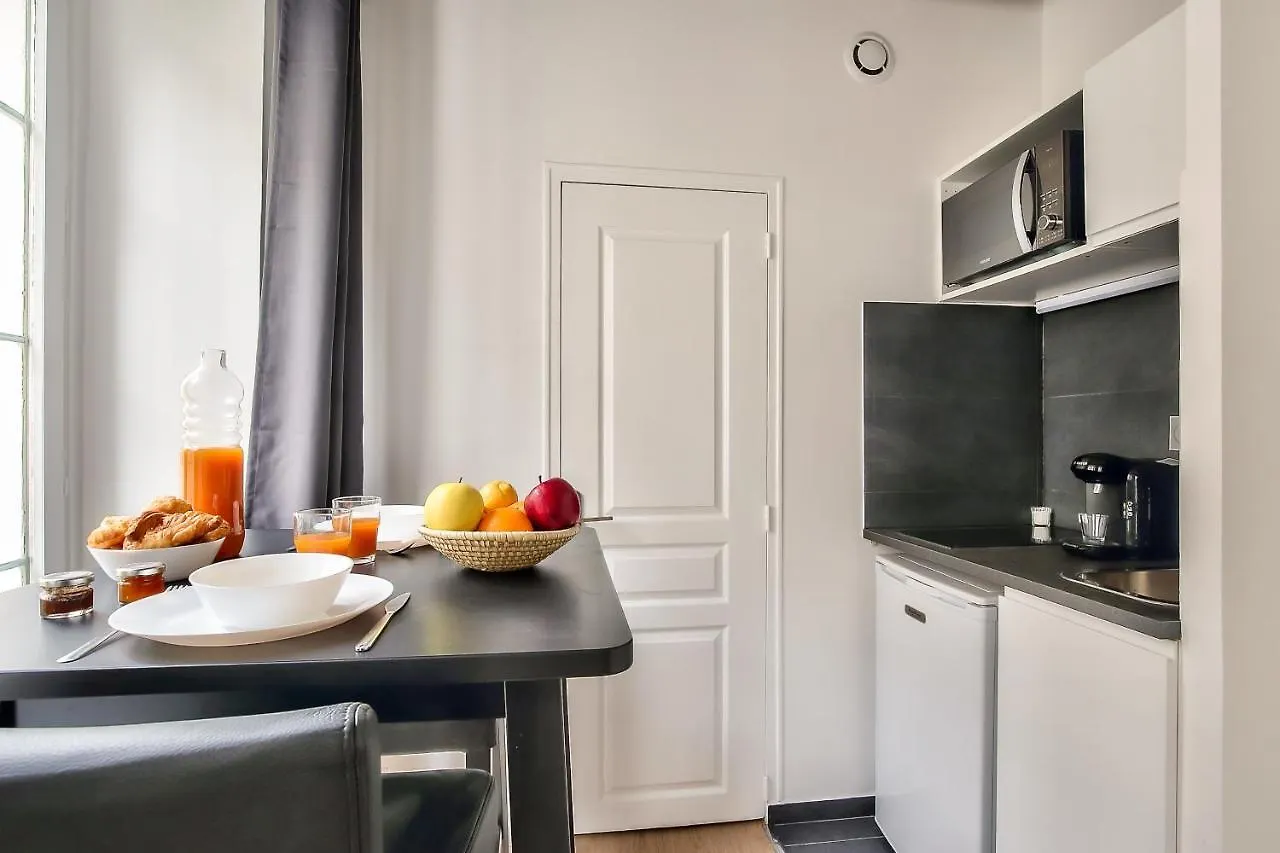 Apartment Lovely Mezzanine Studio In The Heart Of Paris 3M