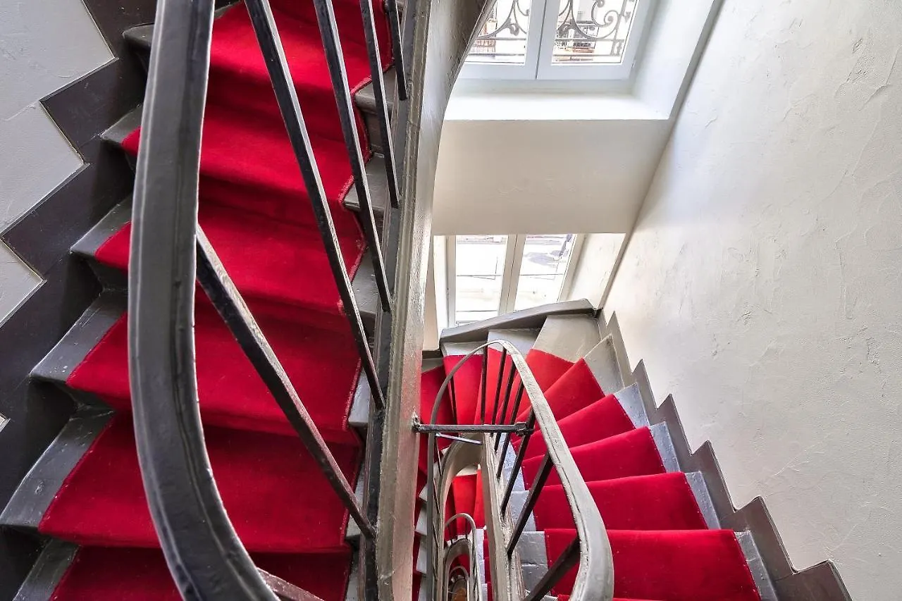 Lovely Mezzanine Studio In The Heart Of Paris 3M France